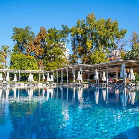 Otel Akra