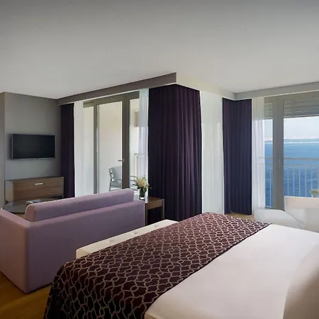 Akra Hotel 5*