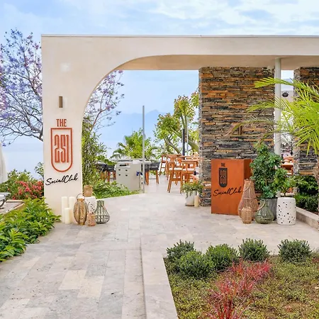 Hotel Akra